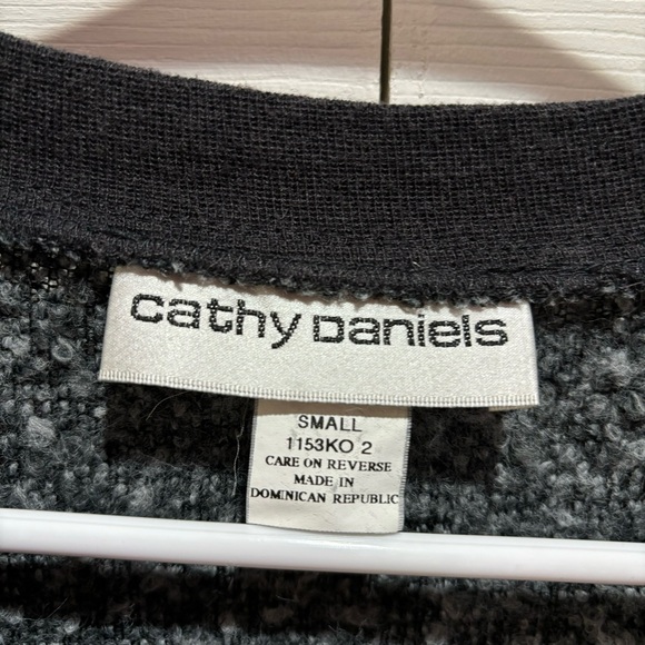 CATHY DANIELS Women’s Long Sleeve Floral Embroidered Sweater - gray/black size S - Picture 4 of 6